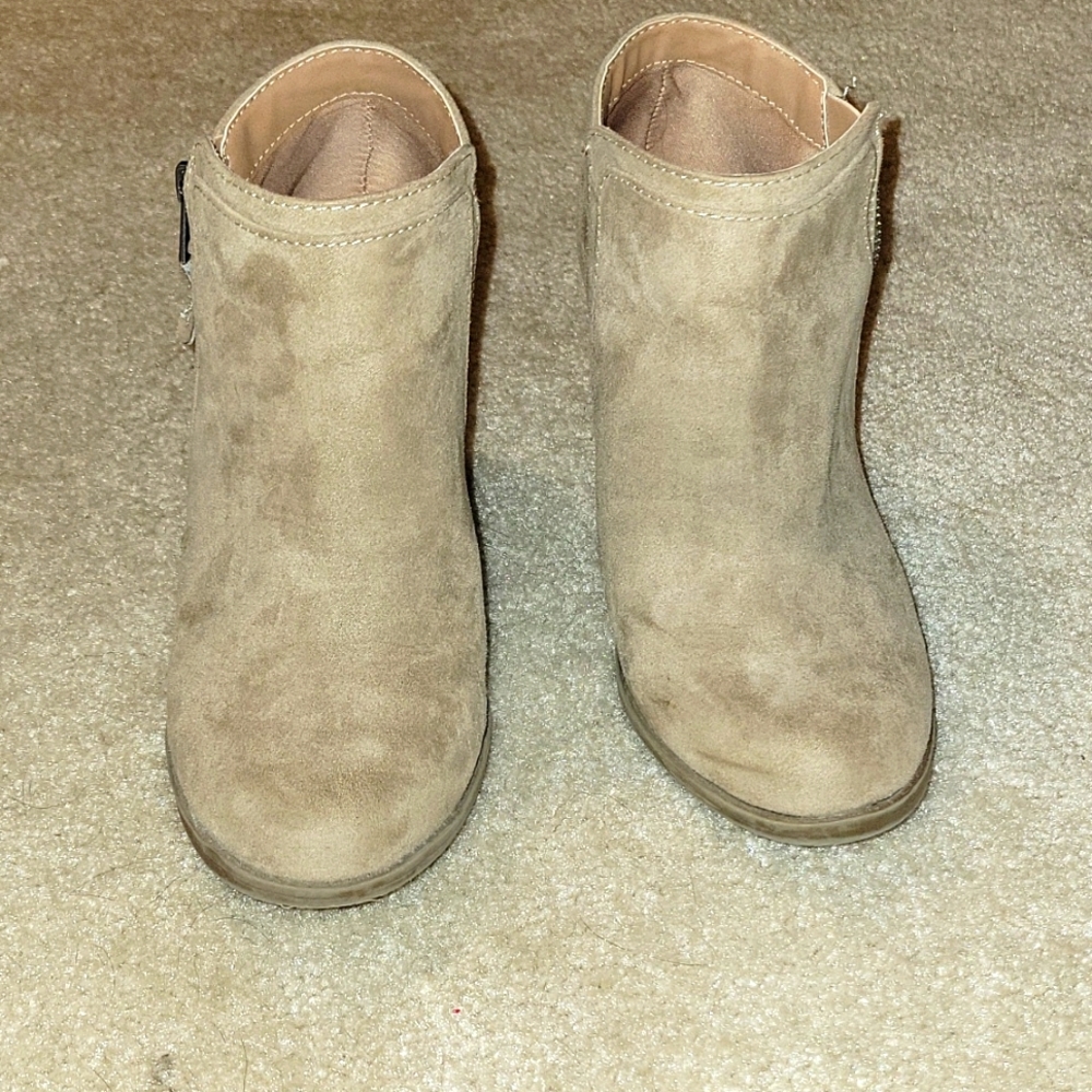 Booties size 7 - Picture 2 of 4